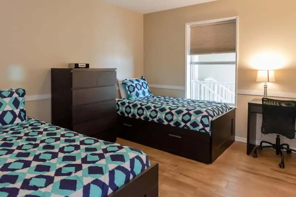 Seashell Escape — 4-Star Luxury Hotel in Navarre, United States