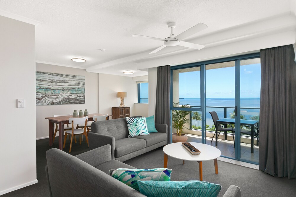 Cairns Oceanview at 181 The Esplanade 34 — 4-Star Luxury Hotel in Cairns North, Australia