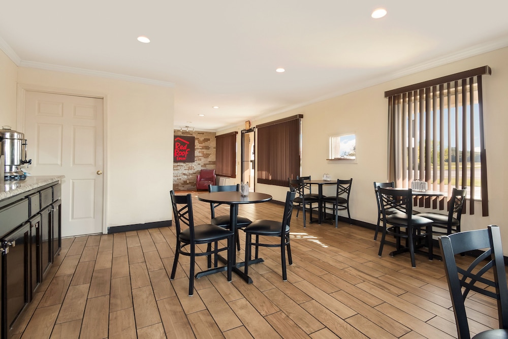 Red Roof Inn Santee - photo 23
