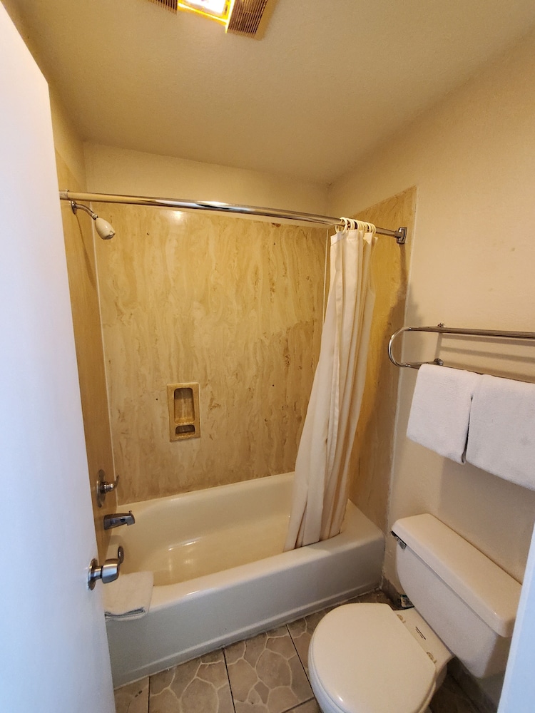 Rodeway Inn Downtown - photo 14