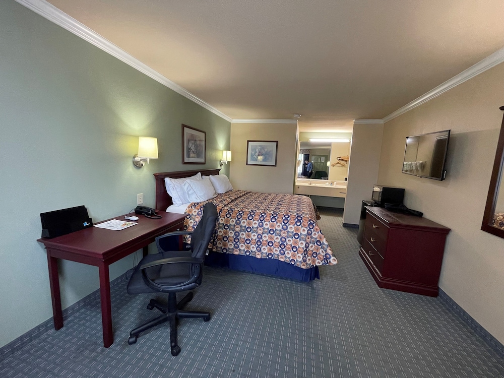 Americas Best Value Inn Houston Hobby Airport - photo 5