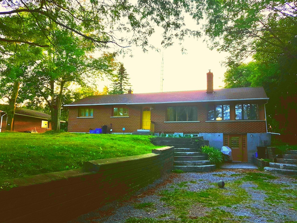 Hidden Bear Newmarket Getaway — Newmarket