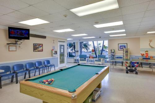Waterfront Nettles Island Beach House Pool Access — 4-Star Luxury Hotel in Jensen Beach, United States