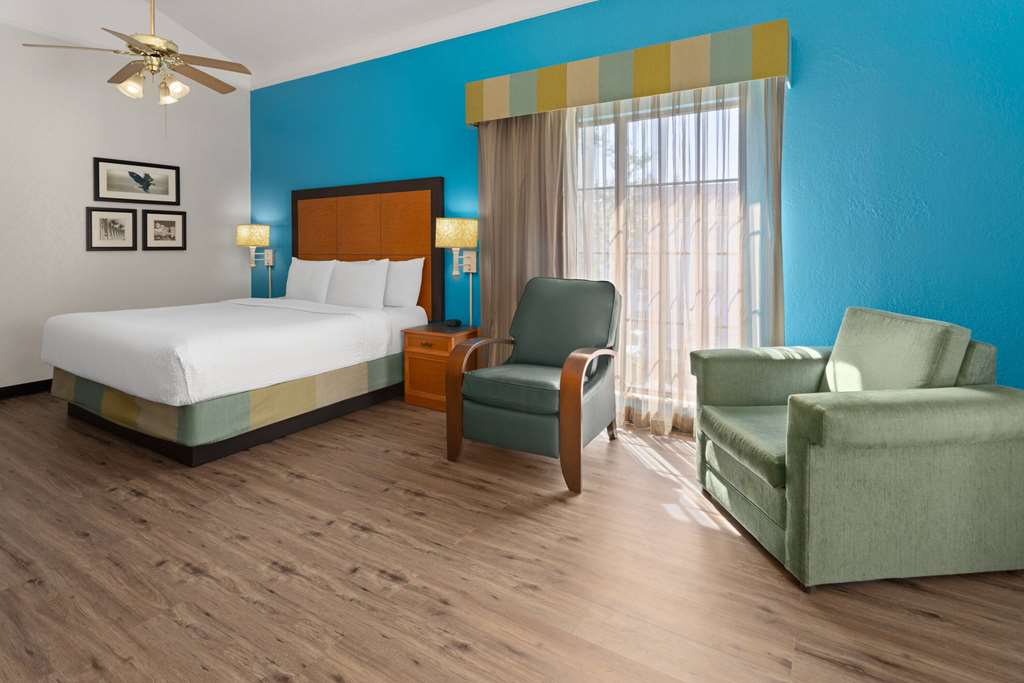 La Quinta Inn by Wyndham Pittsburgh Airport - photo 42