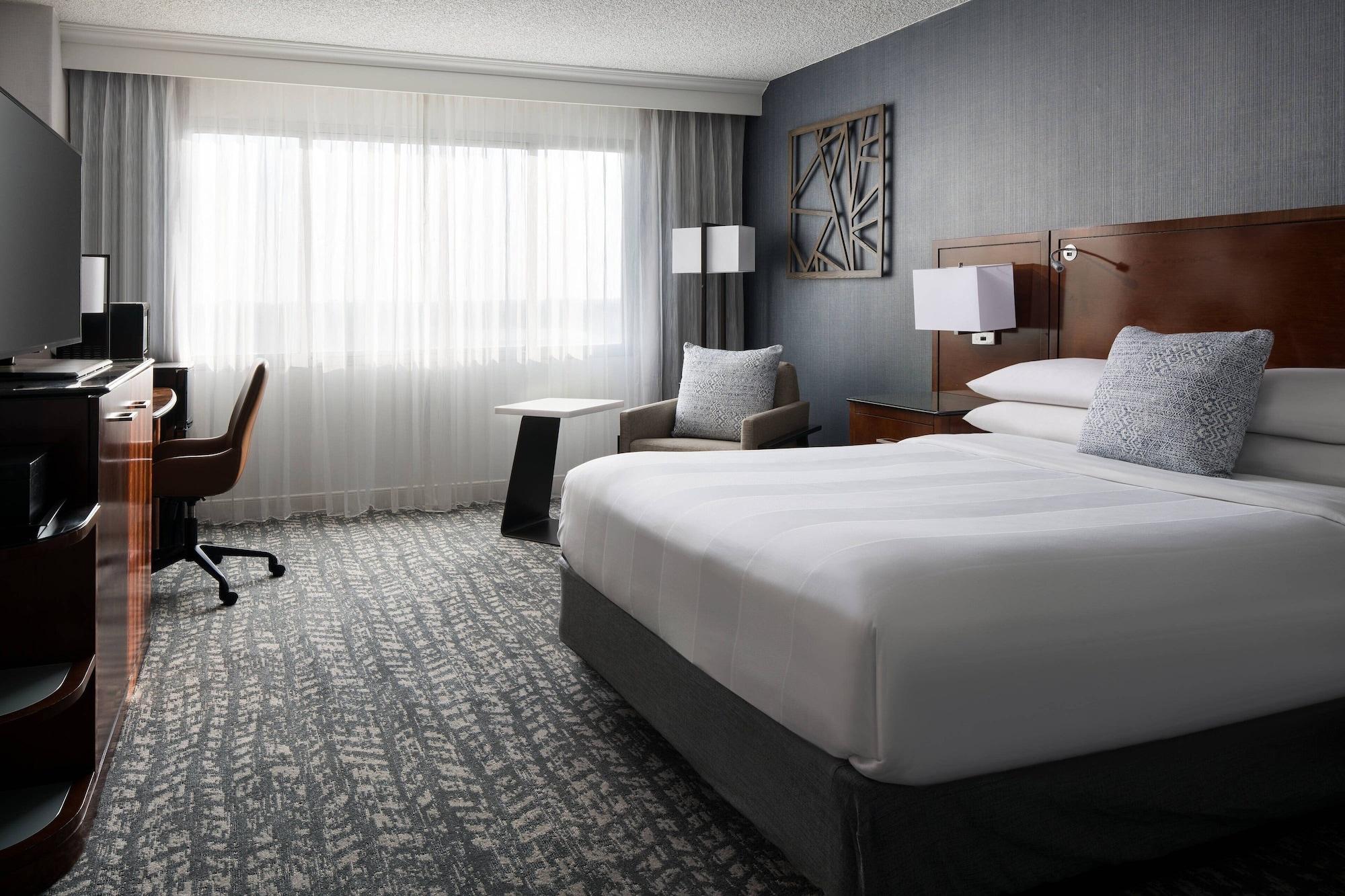 Holiday Inn Select Hotel - photo 2