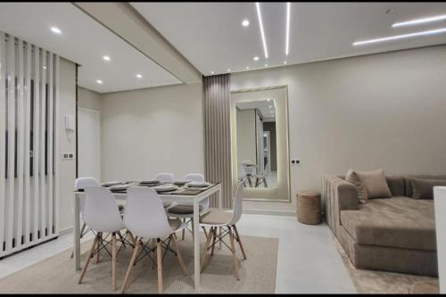 Appartement spacieux et impeccable avec 6 lits — 4-Star Luxury Hotel in Tangier, Morocco