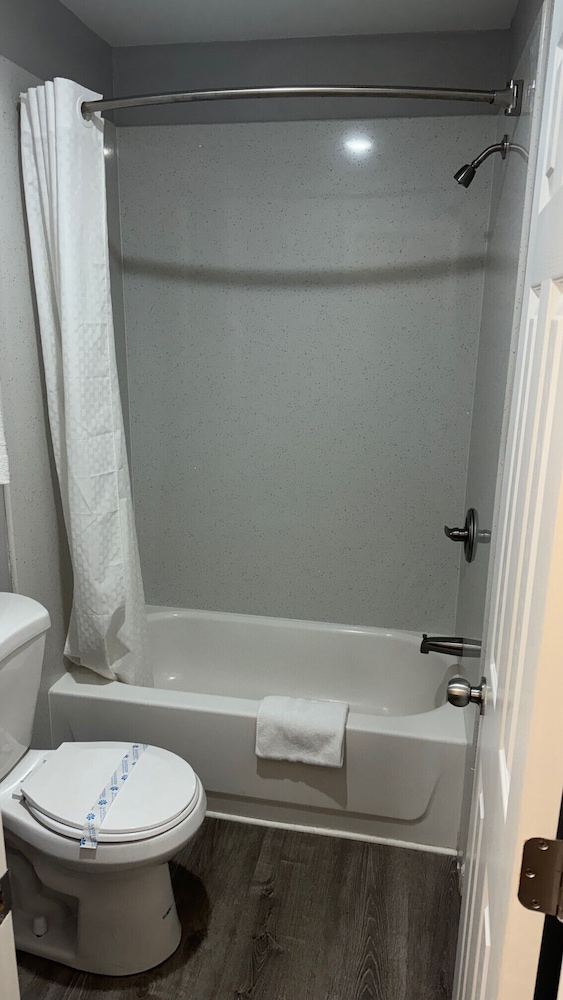 Pacific Express Inn - photo 12