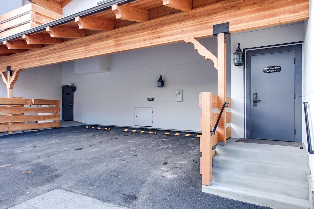 Front Street Suites Alice Lodging — Leavenworth