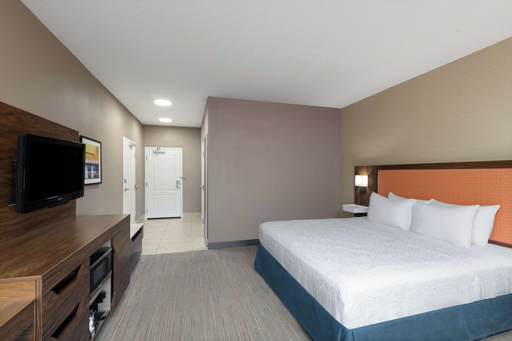 Hampton Inn & Suites Harrisburg North - photo 15