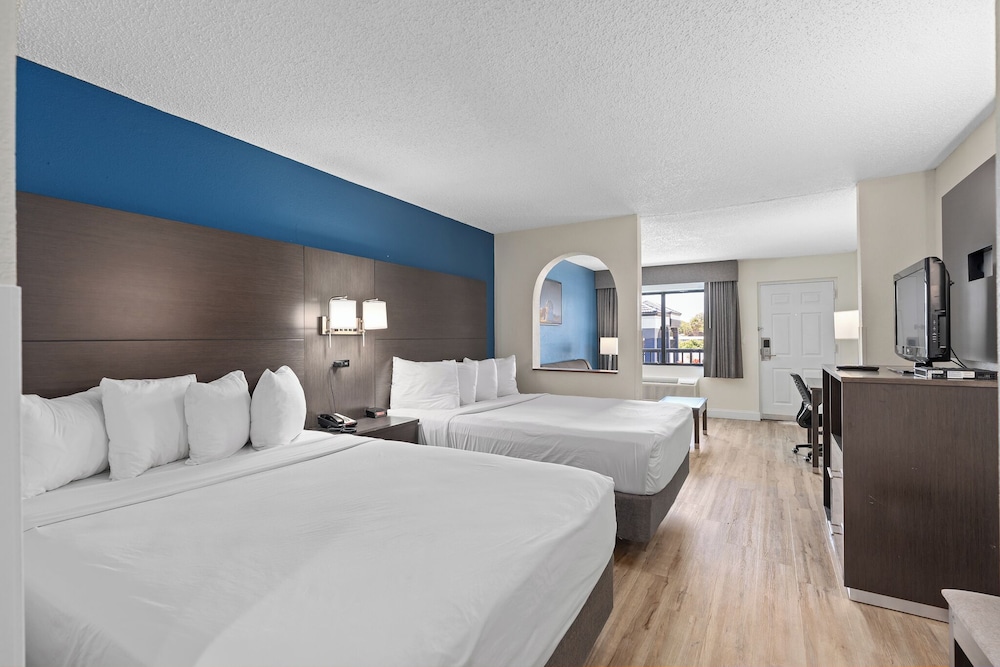 Baymont by Wyndham Orlando East - photo 2