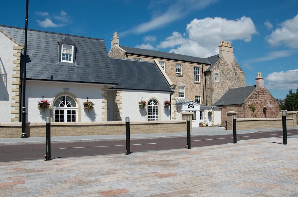 Dumfries Arms Hotel — Cumnock