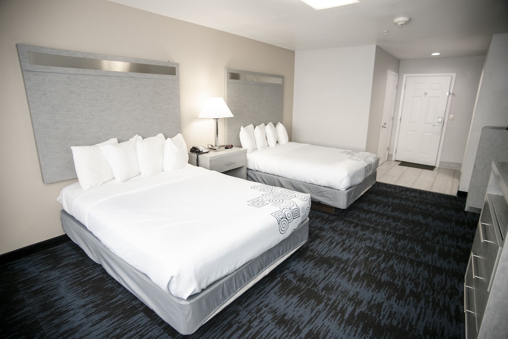 Anchor Beach Inn - photo 17