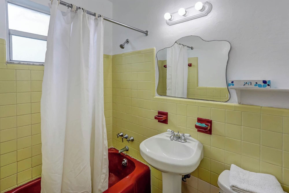 Richard's Pet Friendly Motel - photo 30