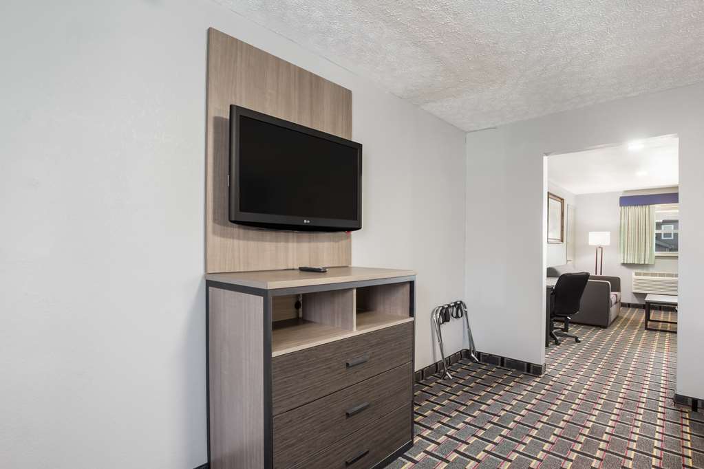 Knights Inn and Suites Salem - photo 22