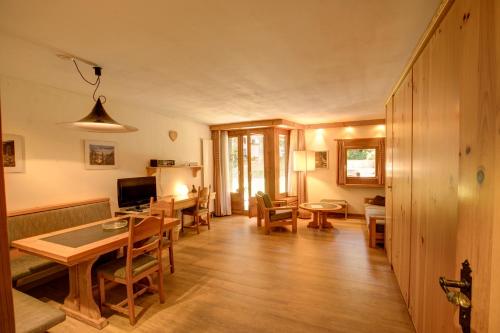 Chesa Munteratsch 1 Zimmerwohnung 107 Typ B — 4-Star Luxury Hotel in Silvaplana, Switzerland