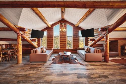 Red Hawk Ridge SD Mag Design Winner — Alpine — photo 3