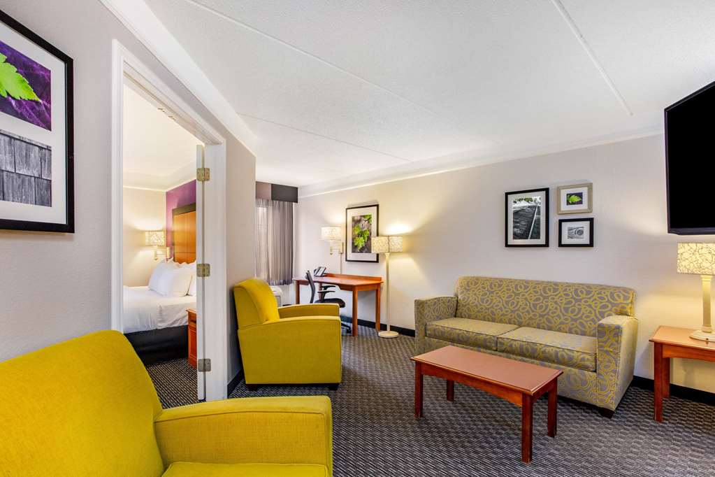 La Quinta Inn & Suites by Wyndham Raleigh Durham Intl AP - photo 22