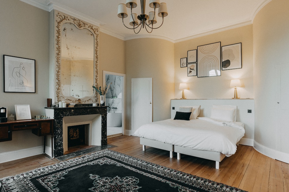 B&B Le Domaine des Marcoujans — 4-Star Luxury Hotel in Paris, France