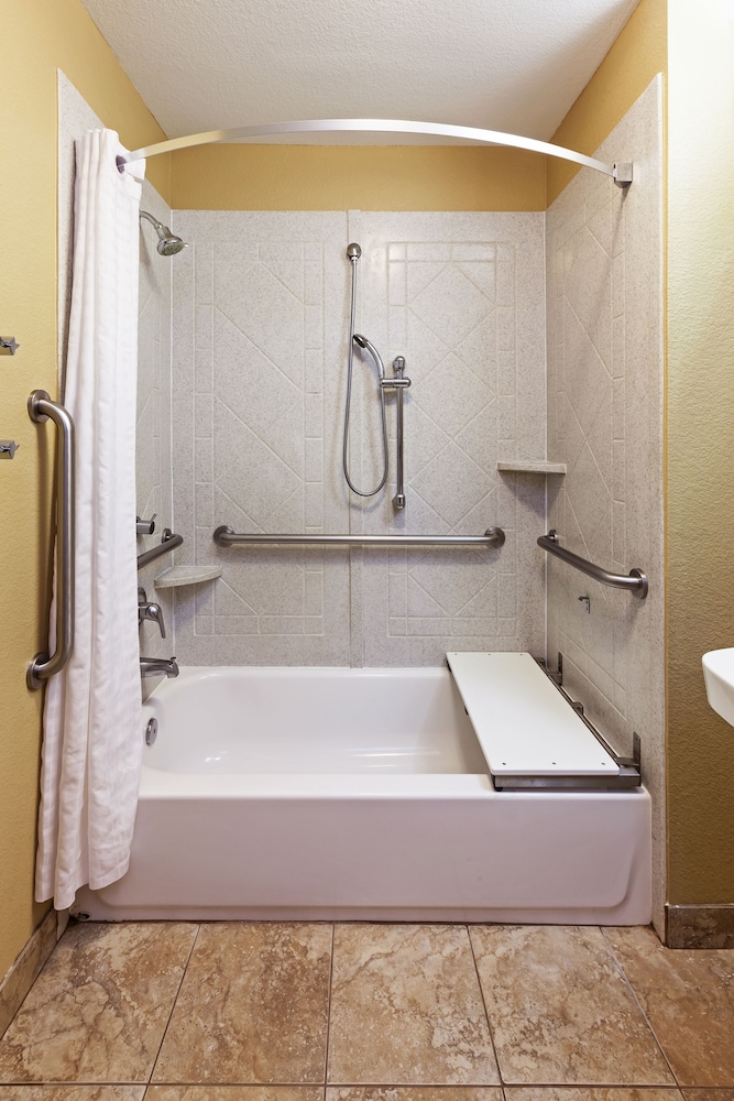 Candlewood Suites Pearland by IHG - photo 13