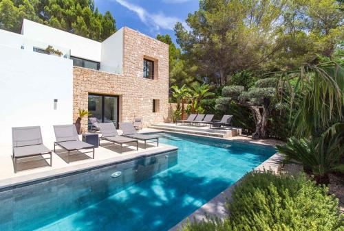 Villa Higueras — 4-Star Luxury Hotel in Santa Eularia Des Riu, Spain