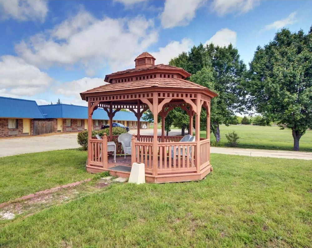 Rodeway Inn Gainesville I 35 - photo 29
