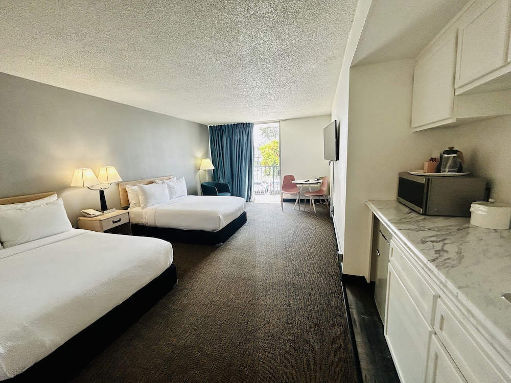Glendale Express Hotel Los Angeles - photo 39