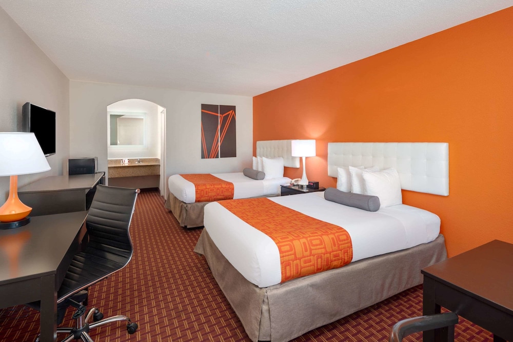 Howard Johnson by Wyndham Rock Hill - photo 8