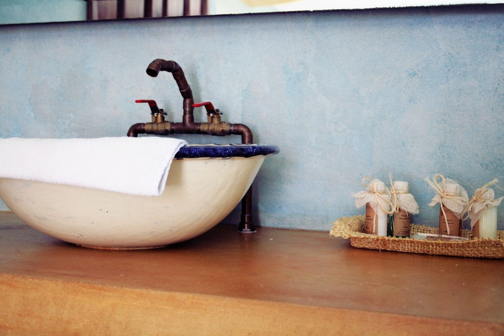 Bathroom sink