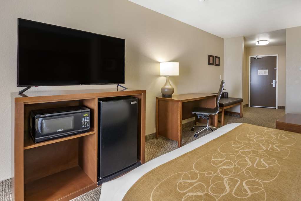 Comfort Suites Coralville I 80 - photo 26