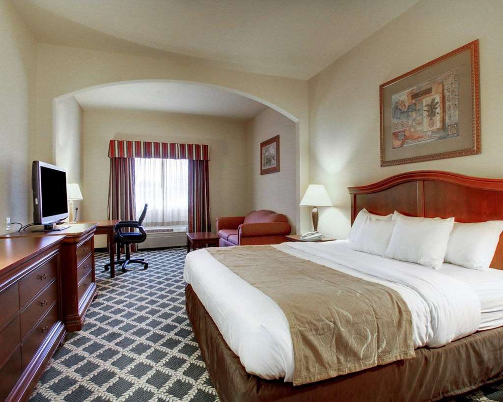 Clarion Suites Vidalia Riverfront - photo 13