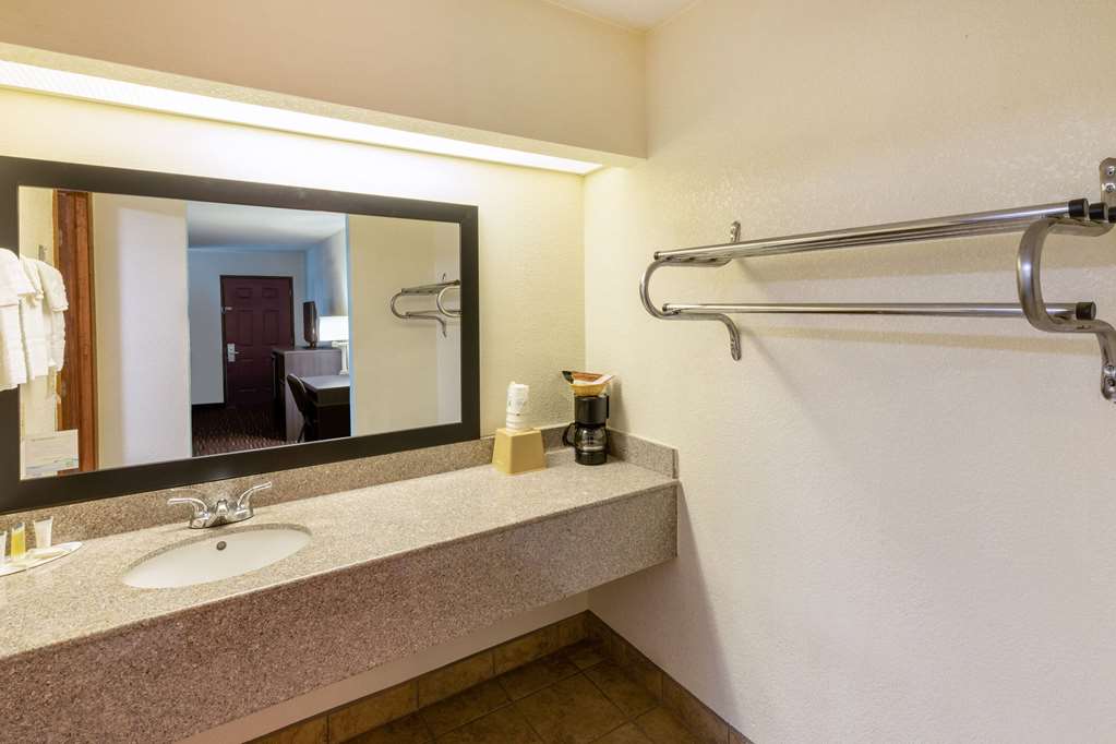 Super 8 by Wyndham Seguin - photo 19