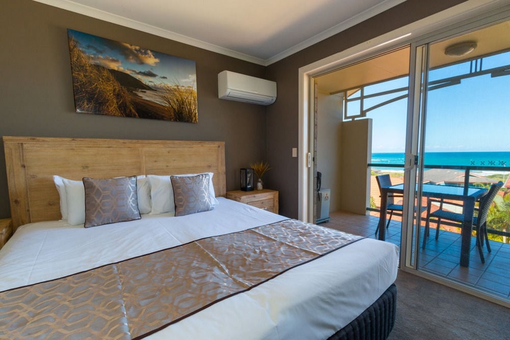Beach Haven Executive Apartments — 4-Star Luxury Hotel in Korora, Australia