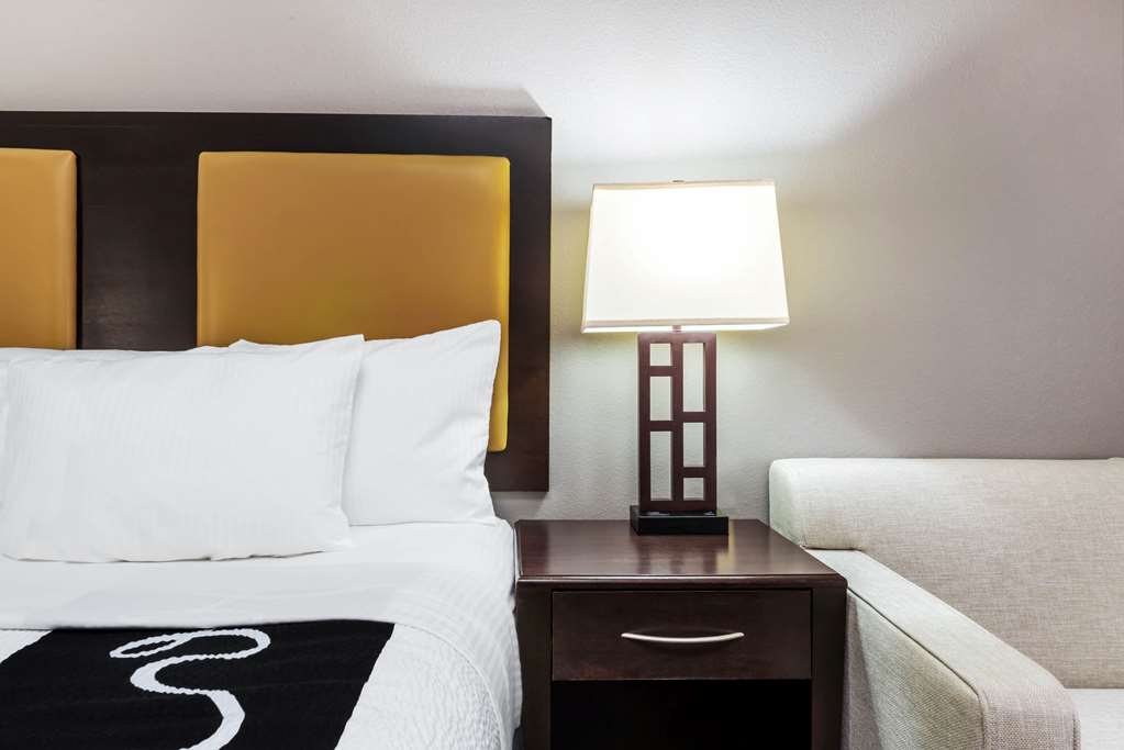La Quinta Inn & Suites by Wyndham Orange - photo 20