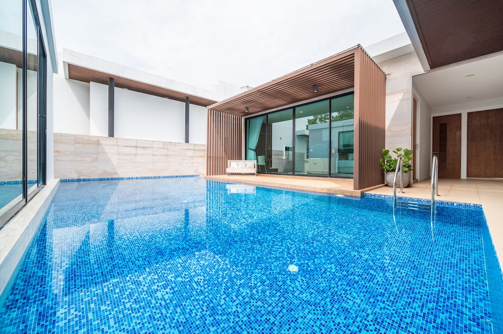 Movenpick Residences 4 Bedroom Pool Villa Beach Access Na Jomtien Pattaya — 5-Star Luxury Hotel in Sattahip, Thailand
