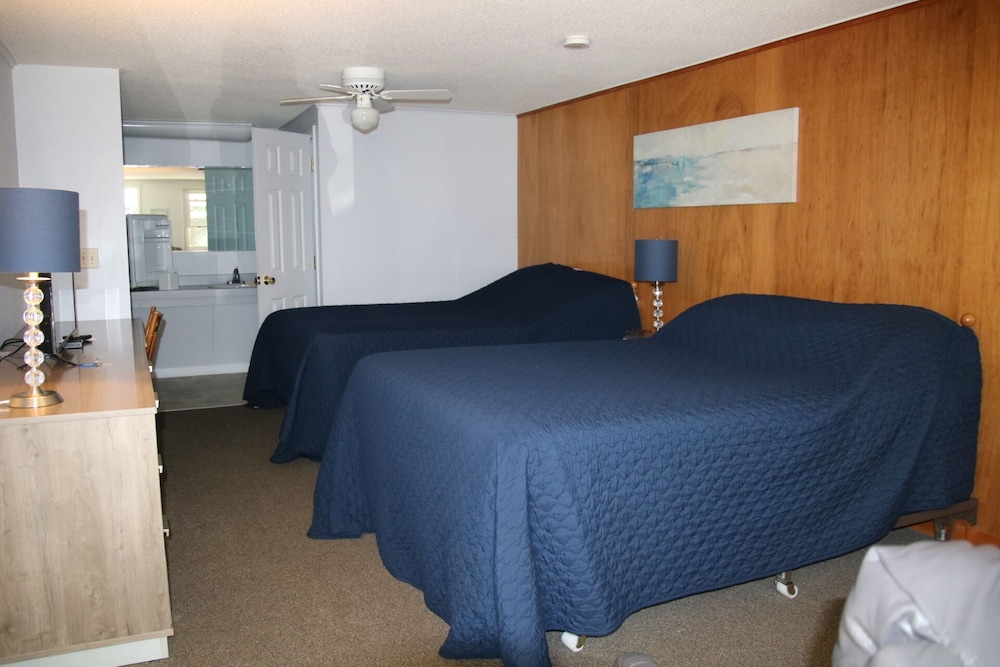West Winds Motel & Cottages - photo 69