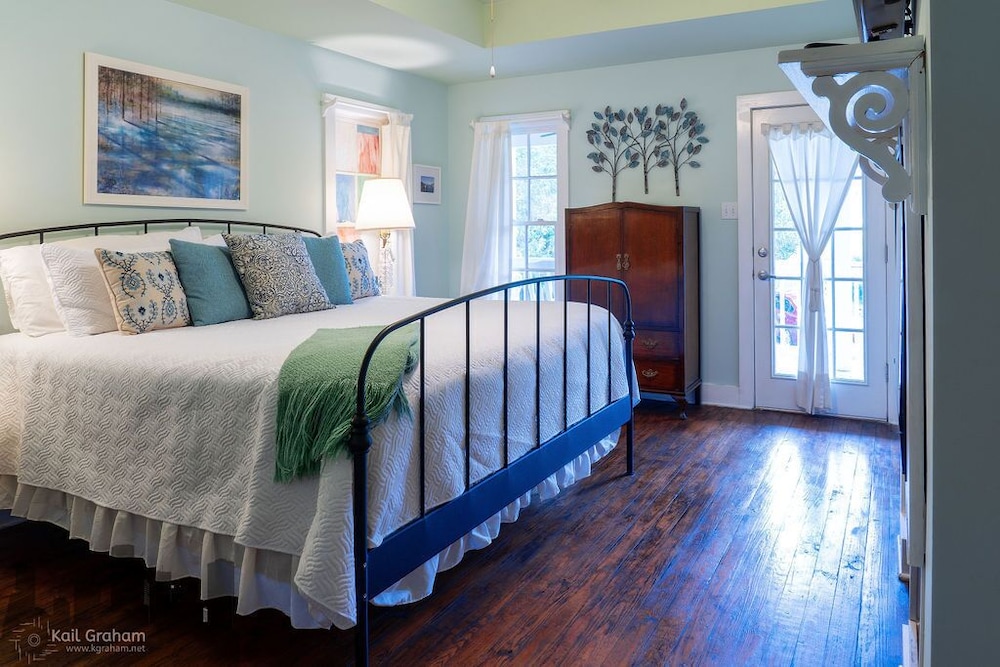 Equinox Inn at Canyon Lake - photo 23