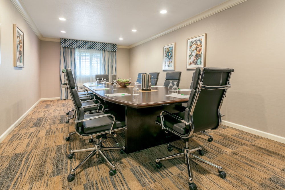 Holiday Inn Auburn by IHG - photo 29