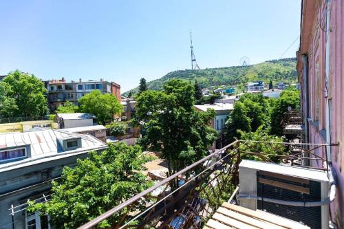 Charming 2BR Near Rooms Hotel By Wehost