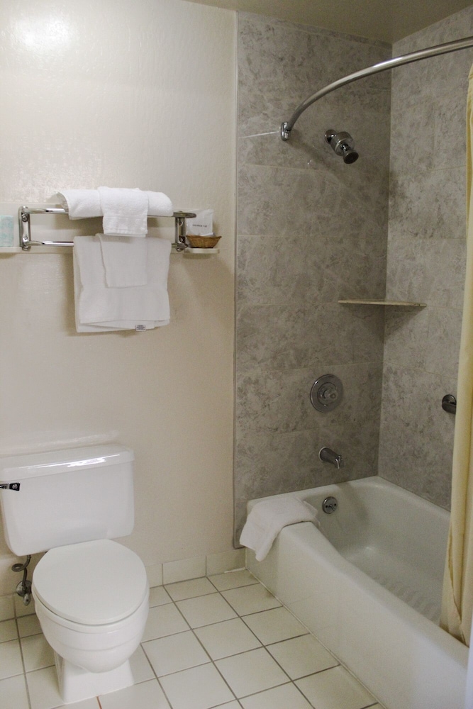 Hawthorne's Best Inn - photo 19