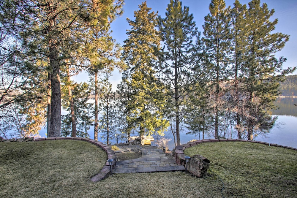Luxurious Liberty Lake Hideaway with Hot Tub — hotel in Liberty Lake