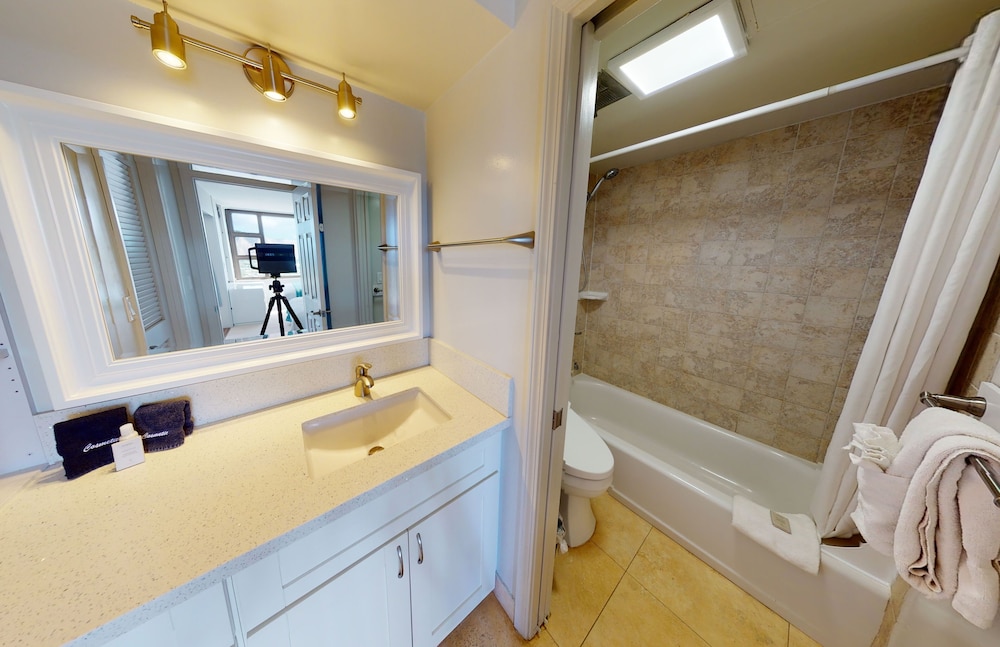 Waikiki Banyan High Level Condo with Private Lanai by Koko Resort Vacation Rentals - photo 73
