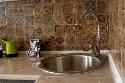 Guest House on Gia Abesadze Street
