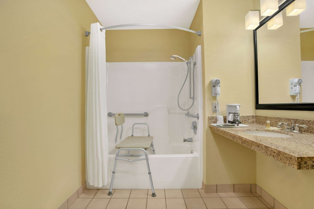 Days Inn by Wyndham Globe - photo 7