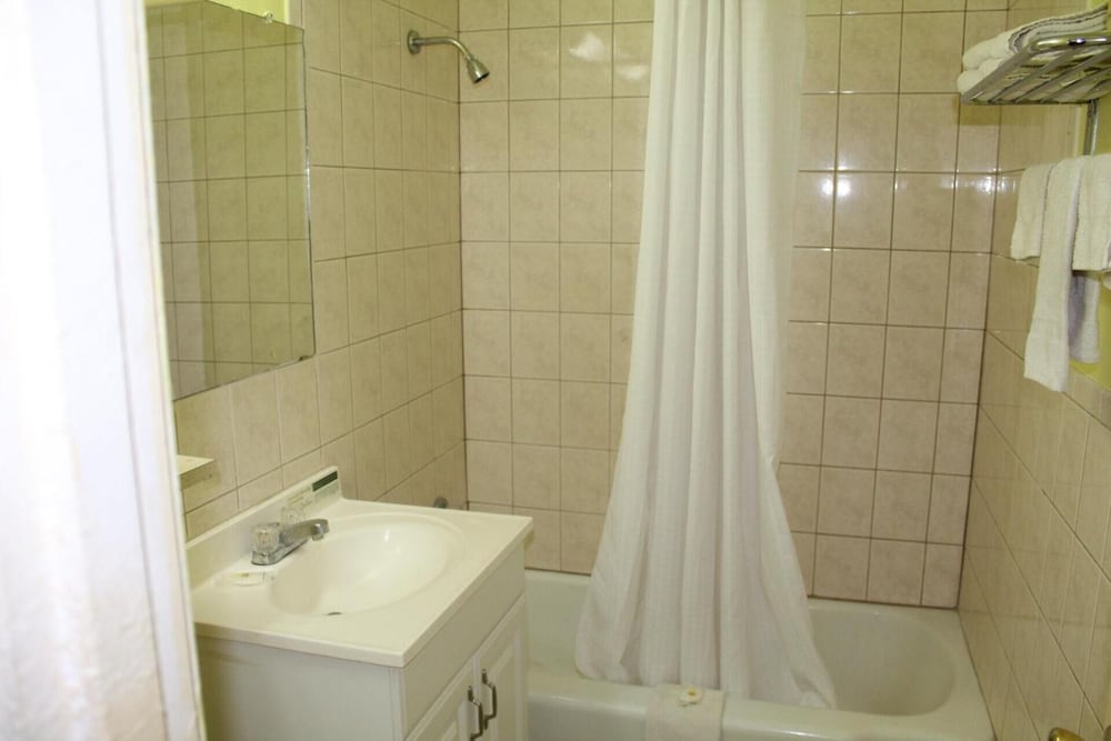 Hutchinson Inn - photo 23