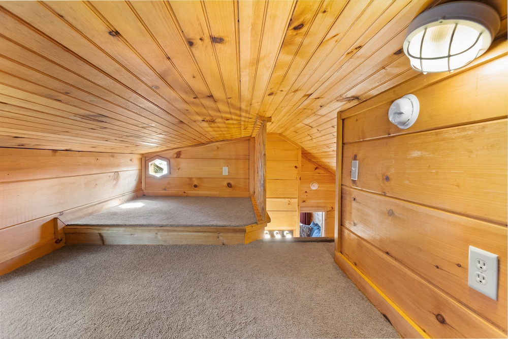 Edinboro Lake Resort Cabins - photo 23