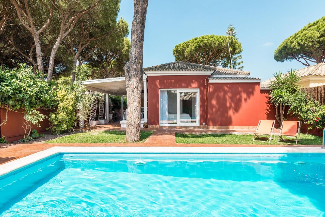 Villa Familia Feliz Sólo Familias — 4-Star Luxury Hotel in Chiclana De La Frontera, Spain