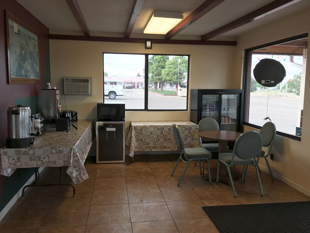 Regal Motel in Las Vegas New Mexico - photo 3