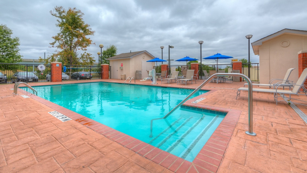 Holiday Inn Express and Suites Memphis Southwind - photo 20