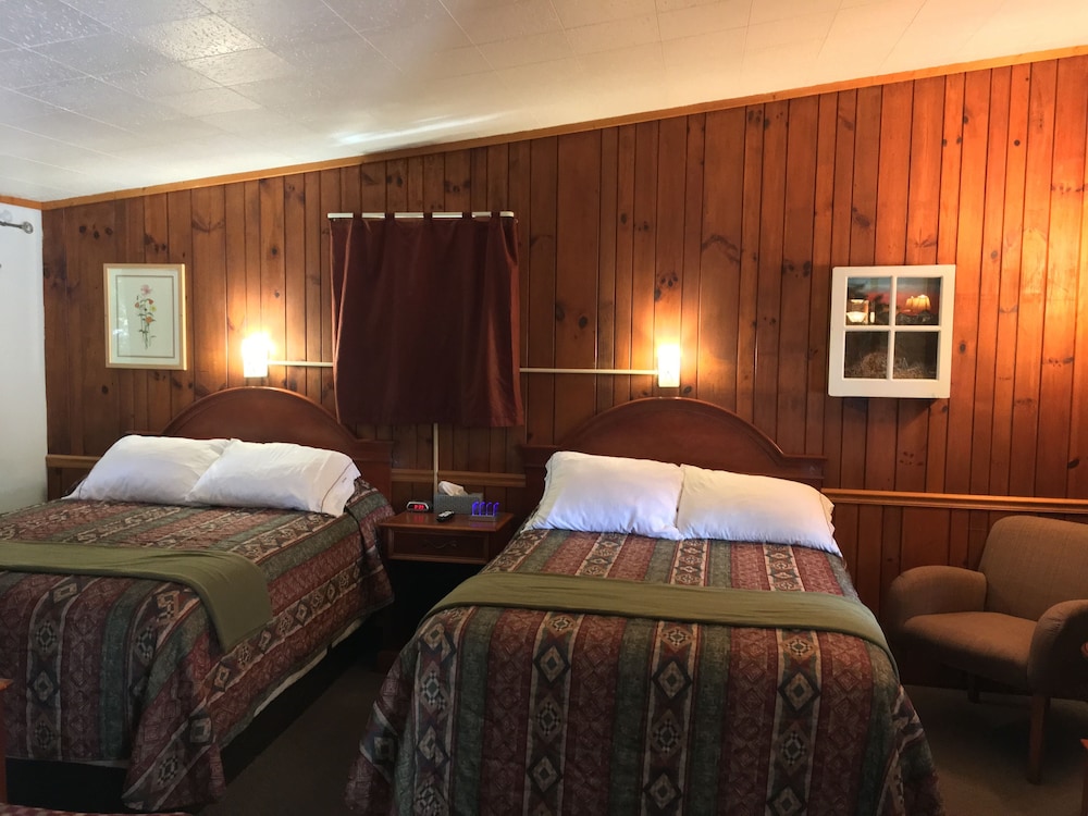 CedarWood Inn - photo 21