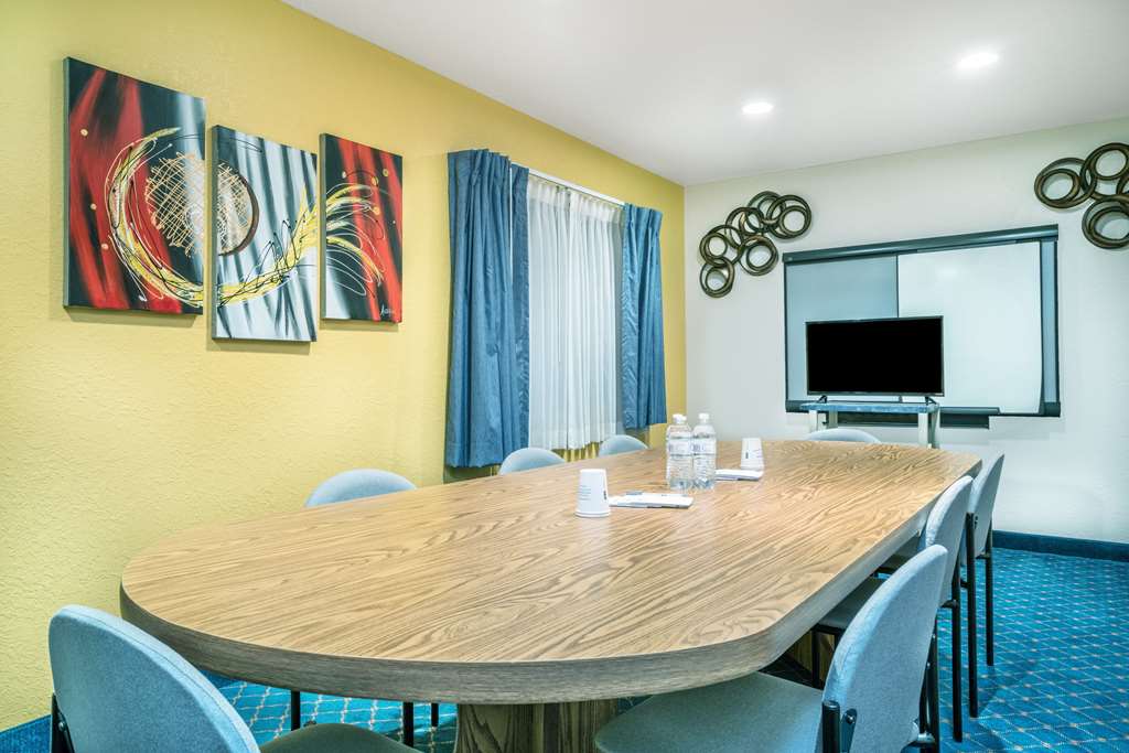 Microtel Inn & Suites by Wyndham Tomah - photo 5